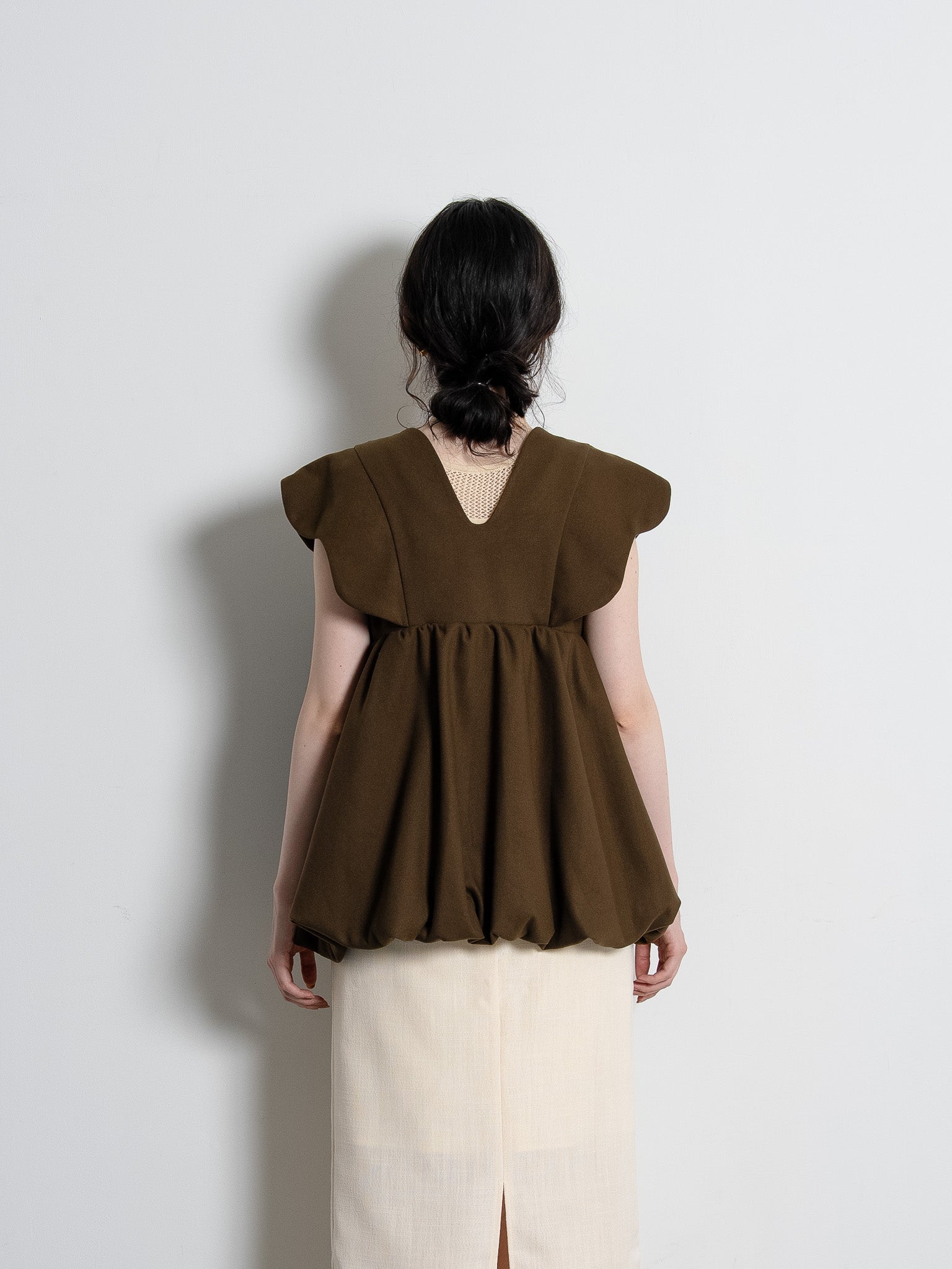 nuance collar short gilet / antique brown