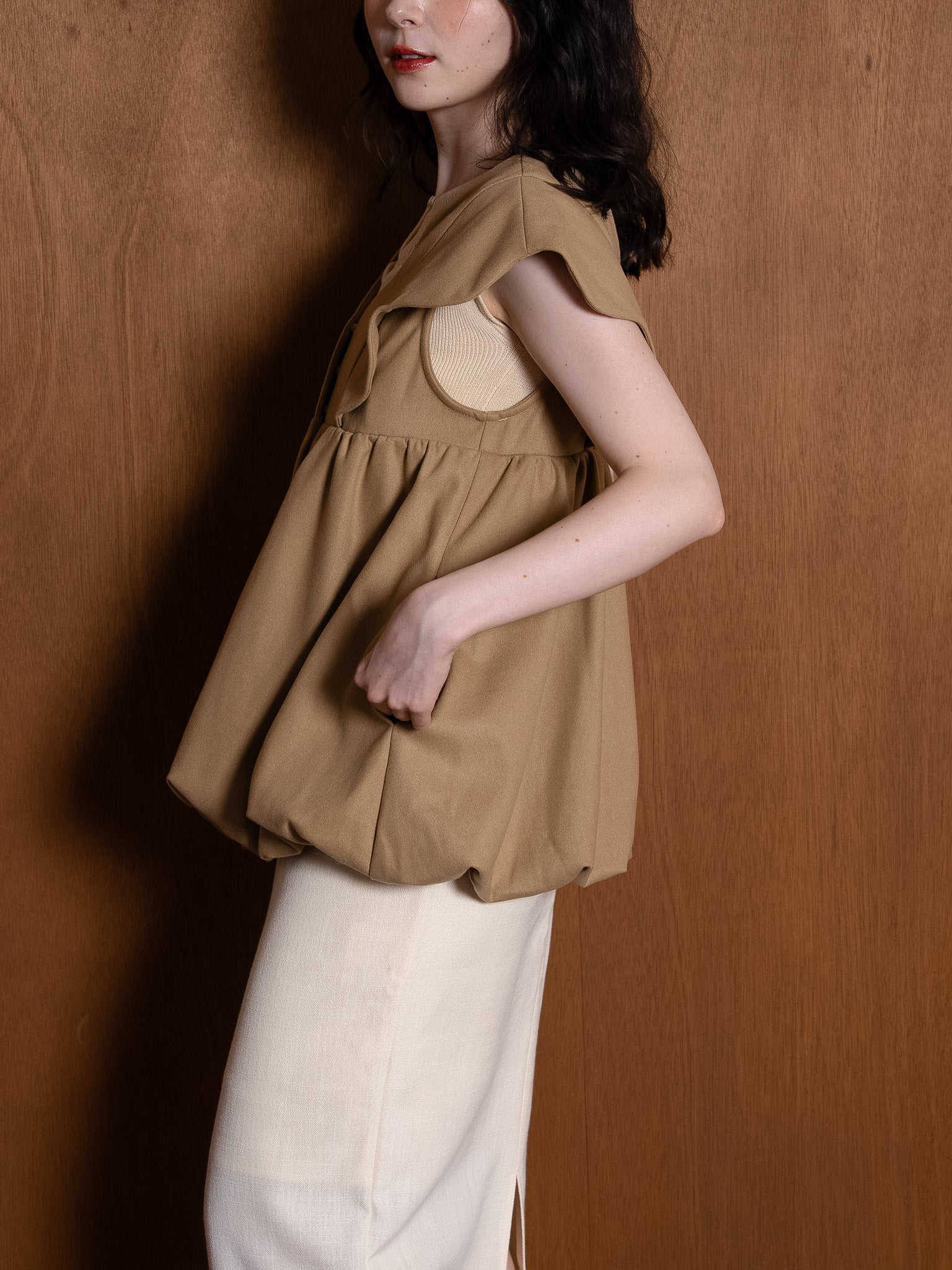 nuance collar short gilet / camel