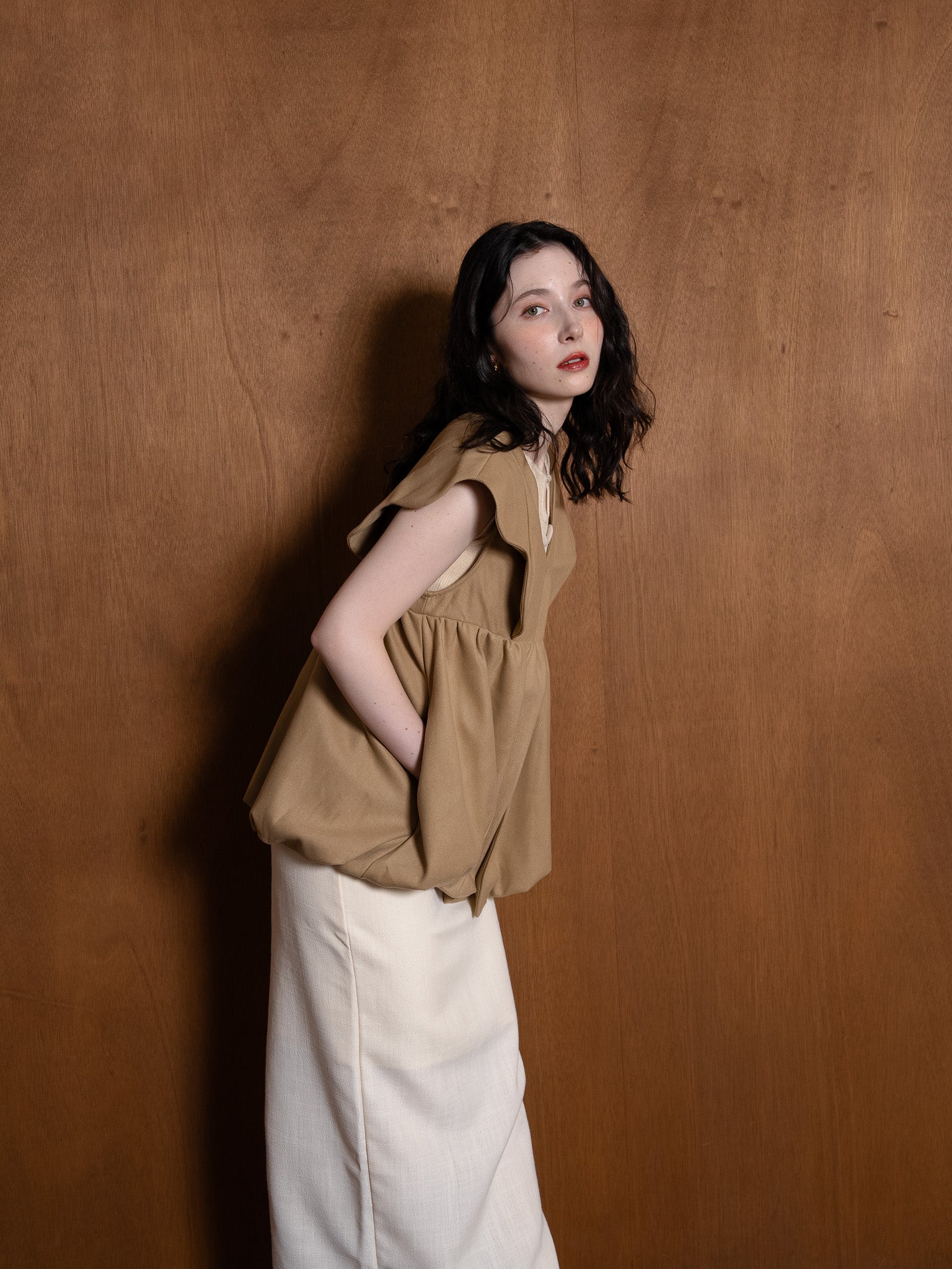 nuance collar short gilet / camel