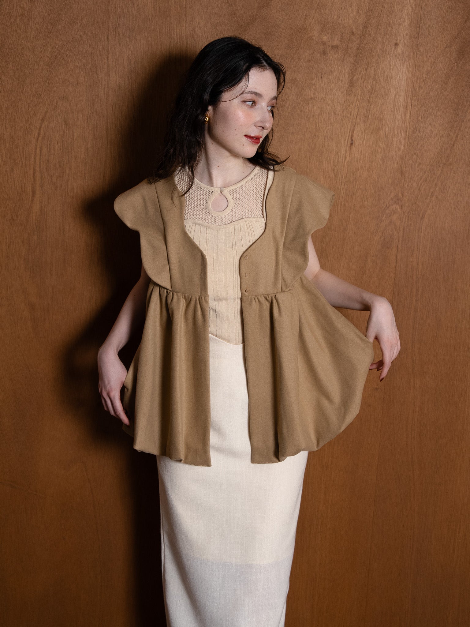 nuance collar short gilet / camel