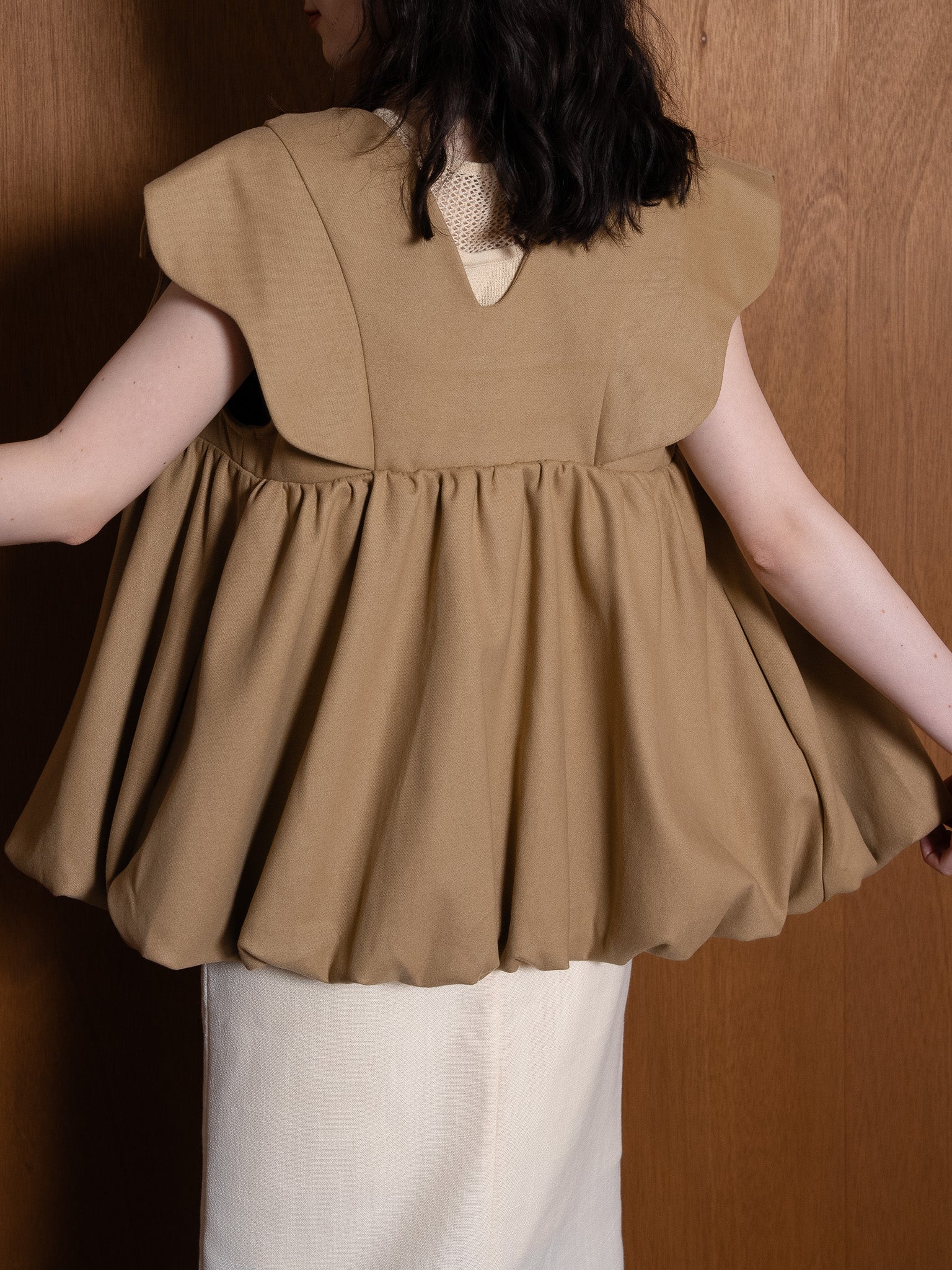 nuance collar short gilet / camel