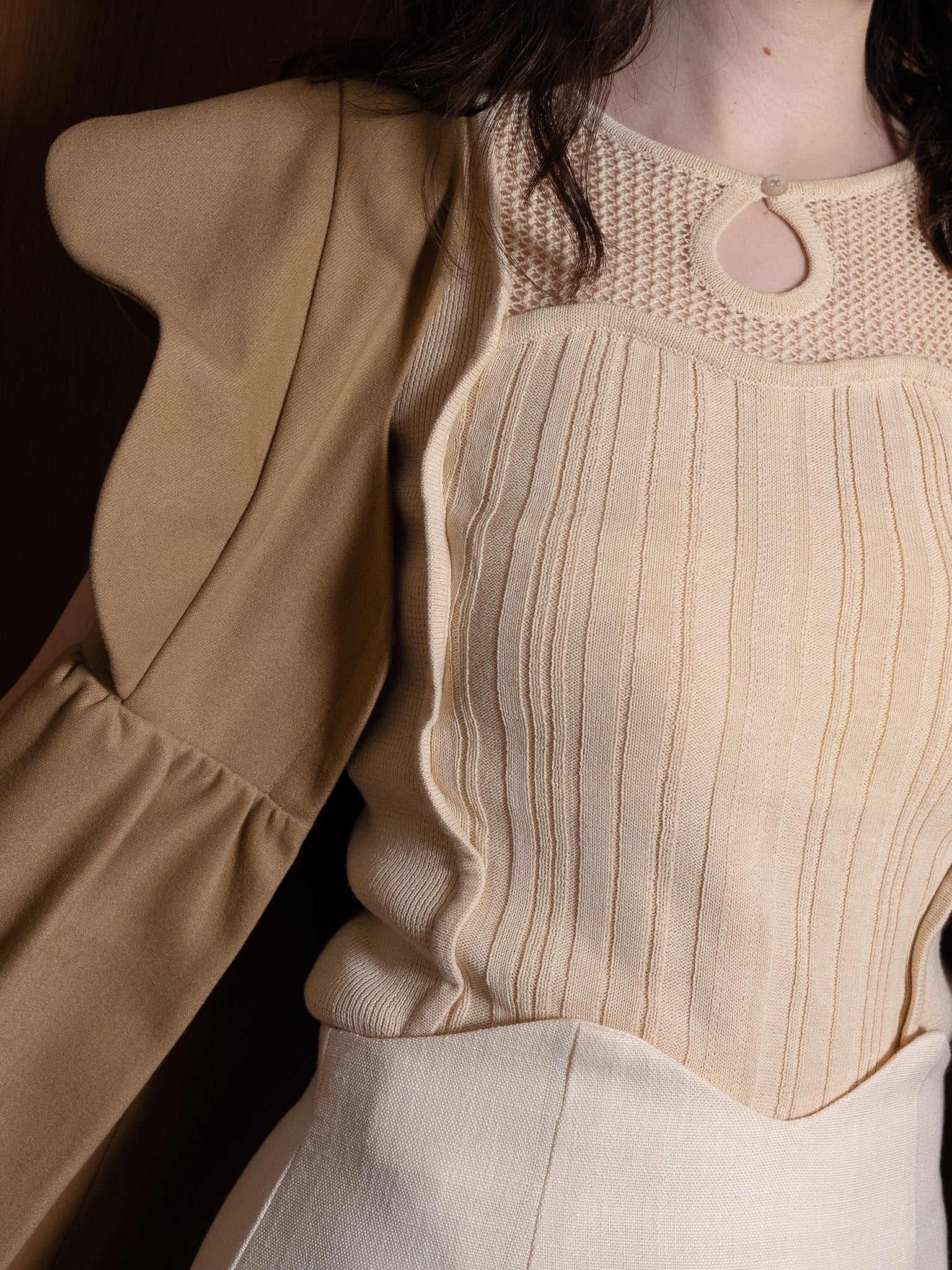 nuance collar short gilet / camel