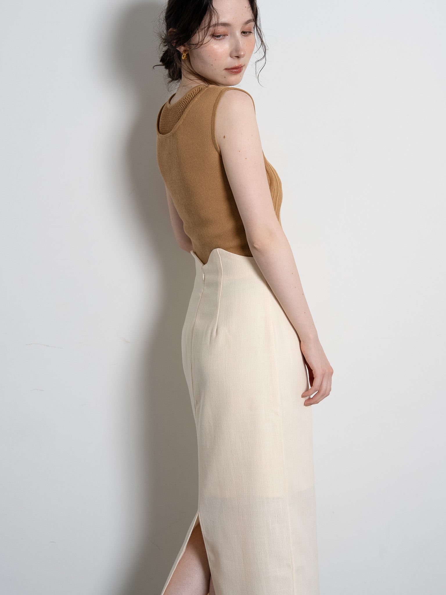 wave design knit tank-top / camel