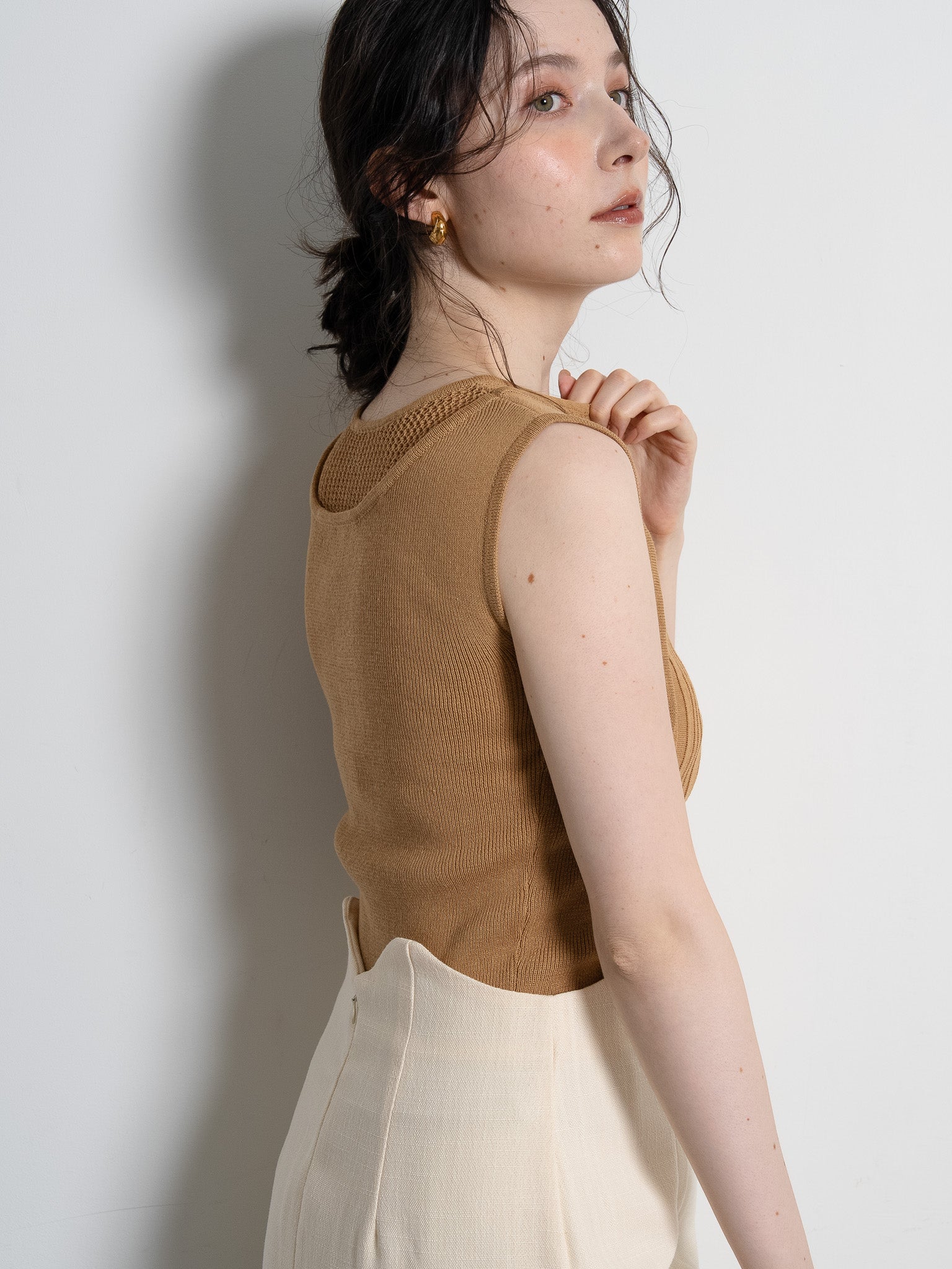 wave design knit tank-top / camel