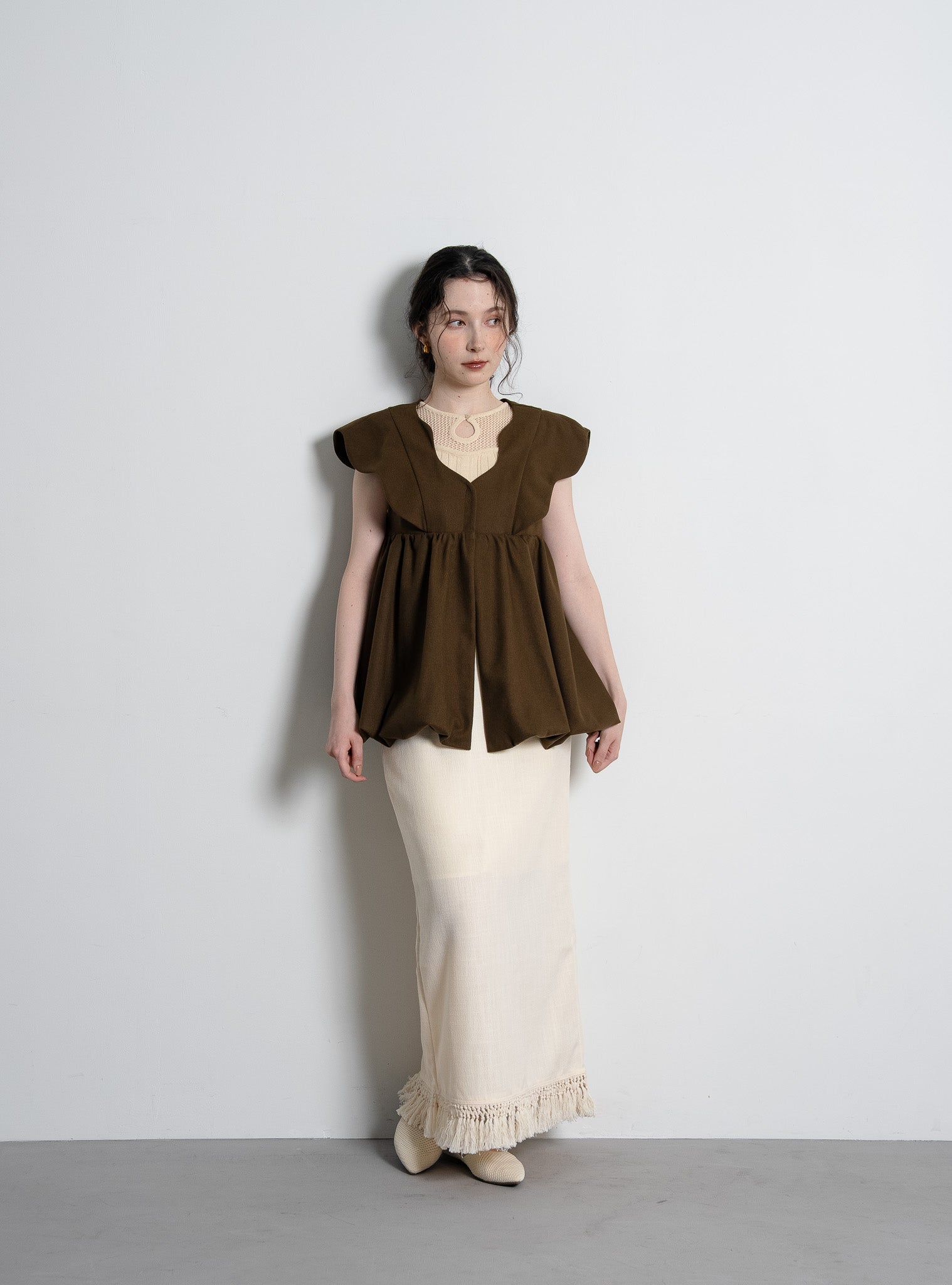 nuance collar short gilet / antique brown