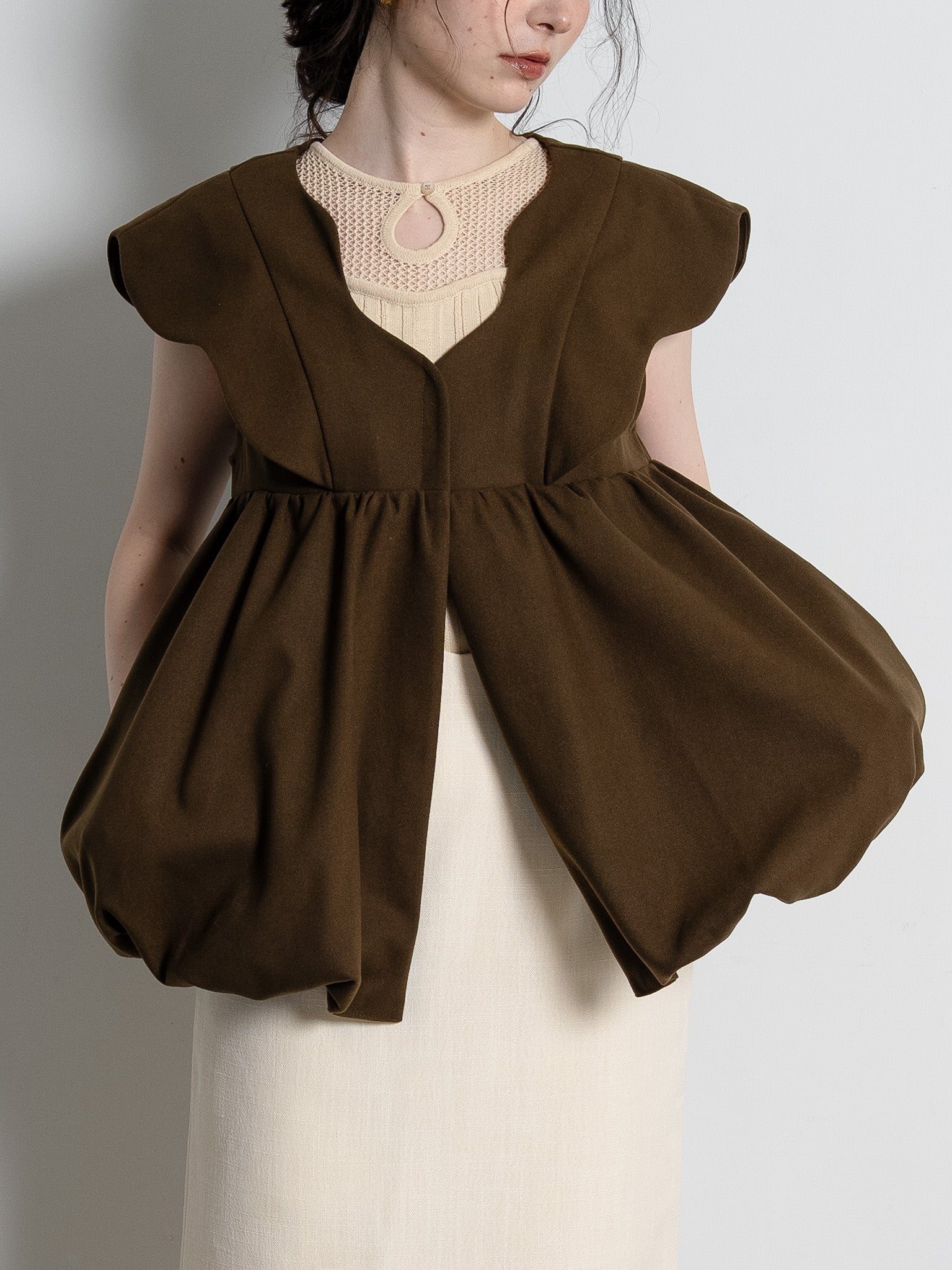 nuance collar short gilet / antique brown