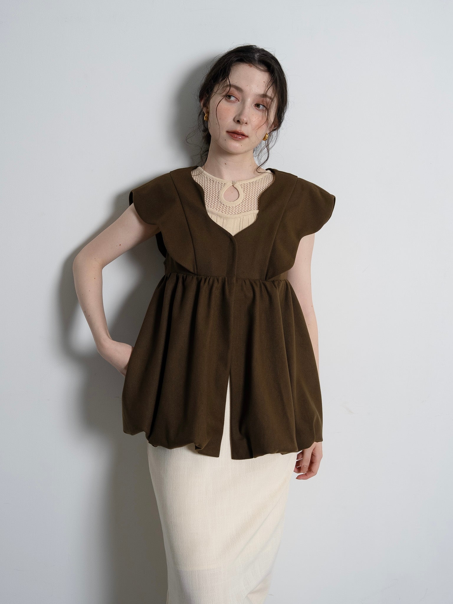 nuance collar short gilet / antique brown