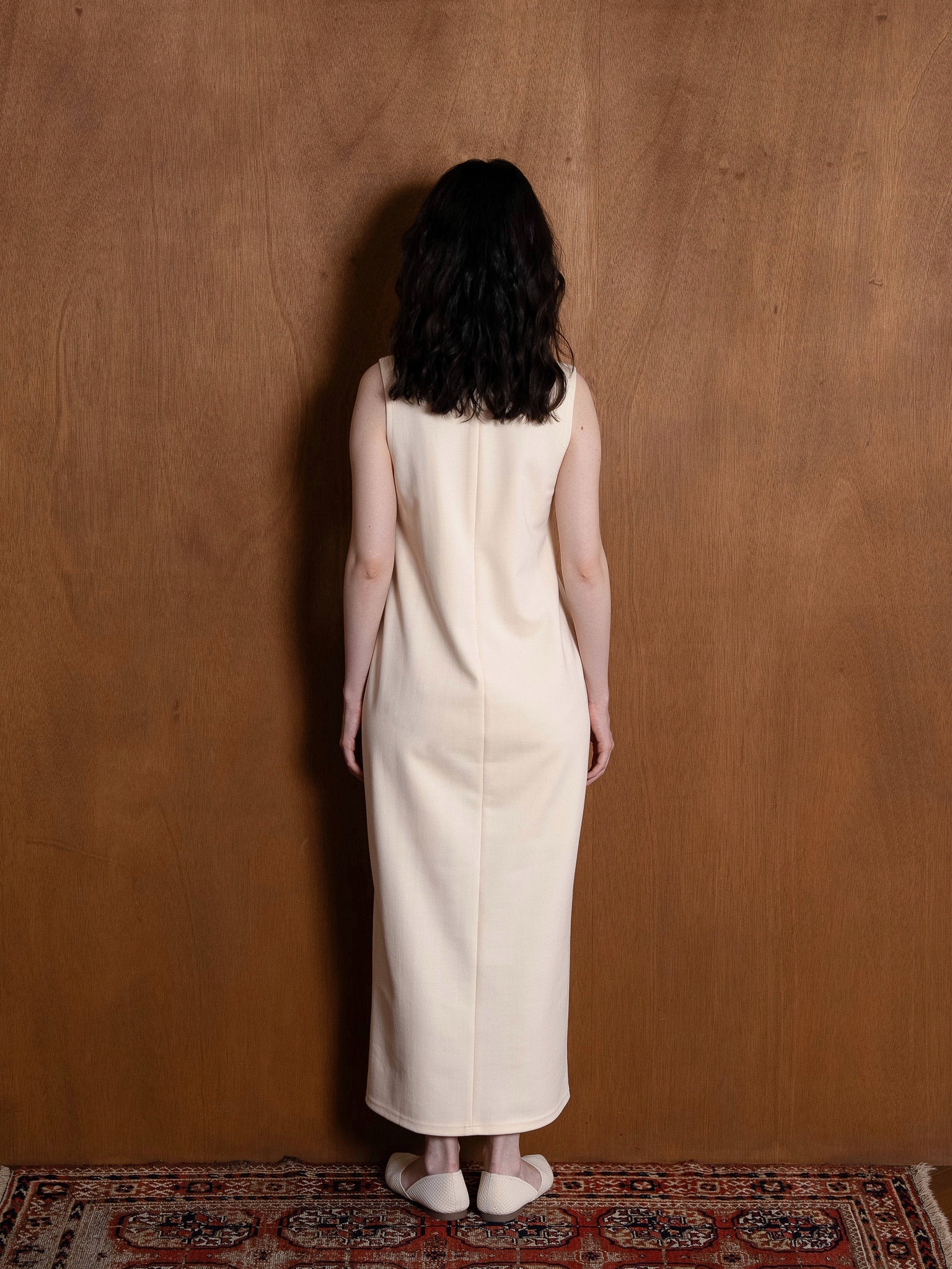 code motif sleeveless one-piece / ivory