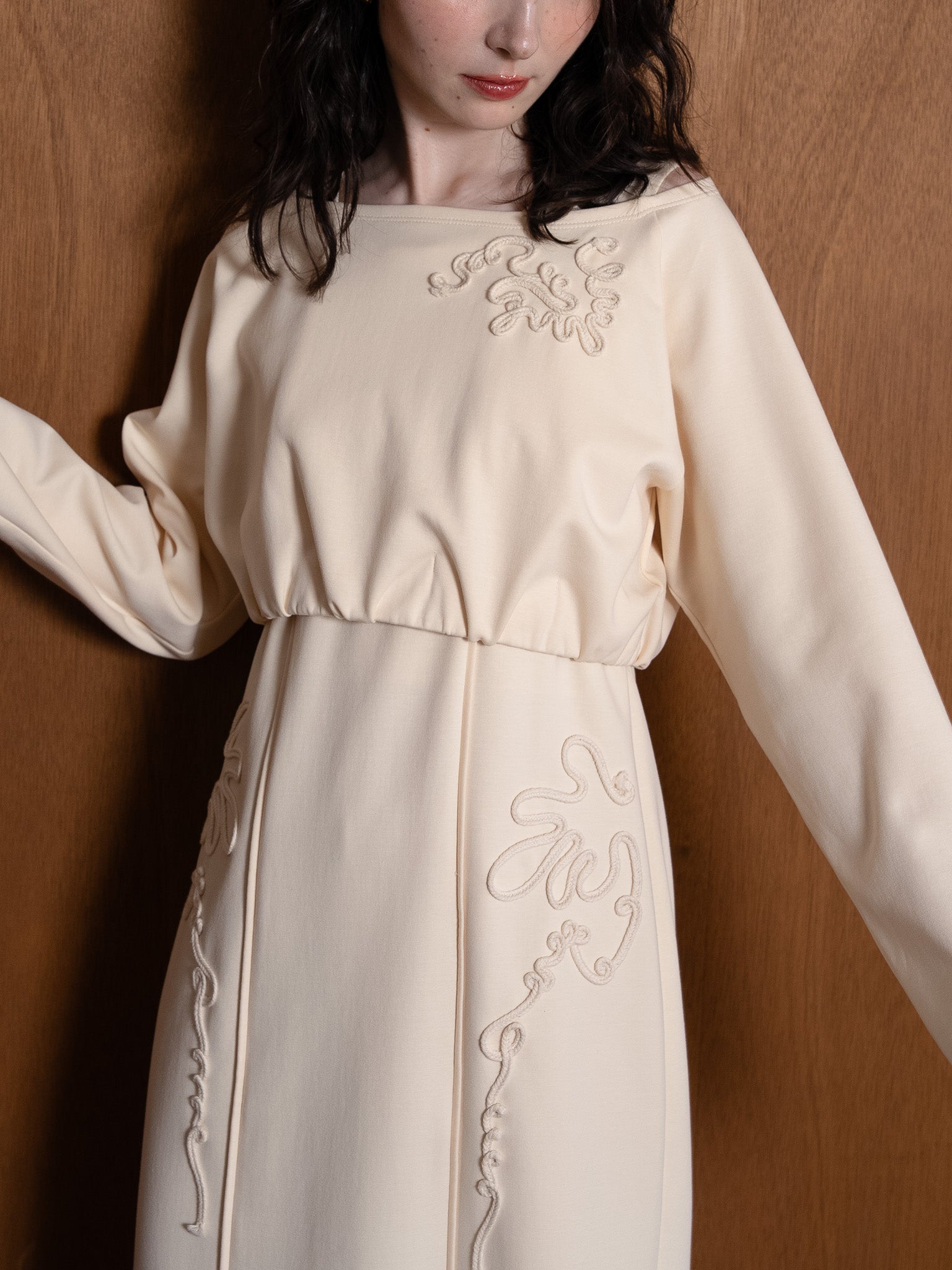 code motif gather pullover / ivory
