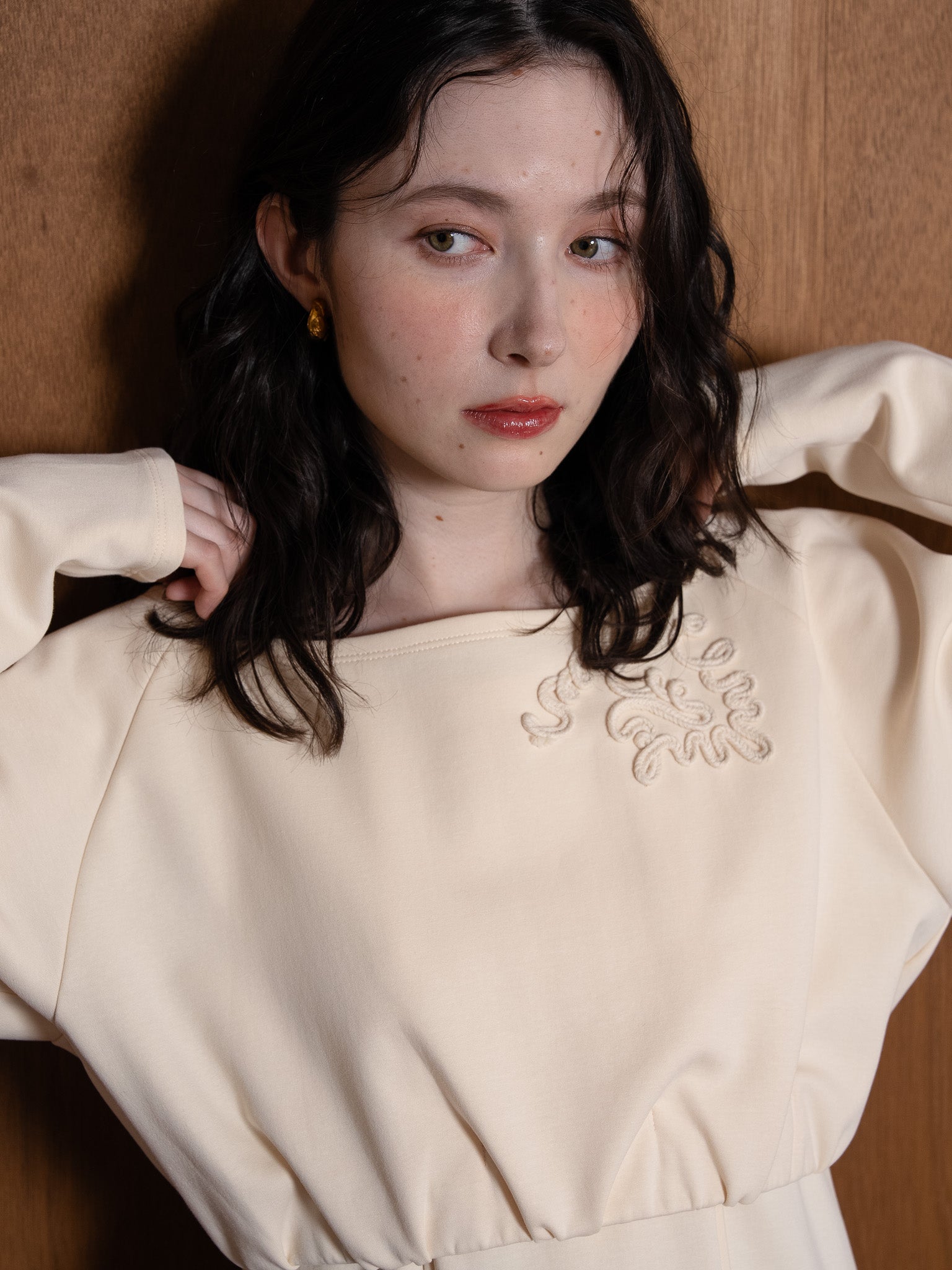code motif gather pullover / ivory