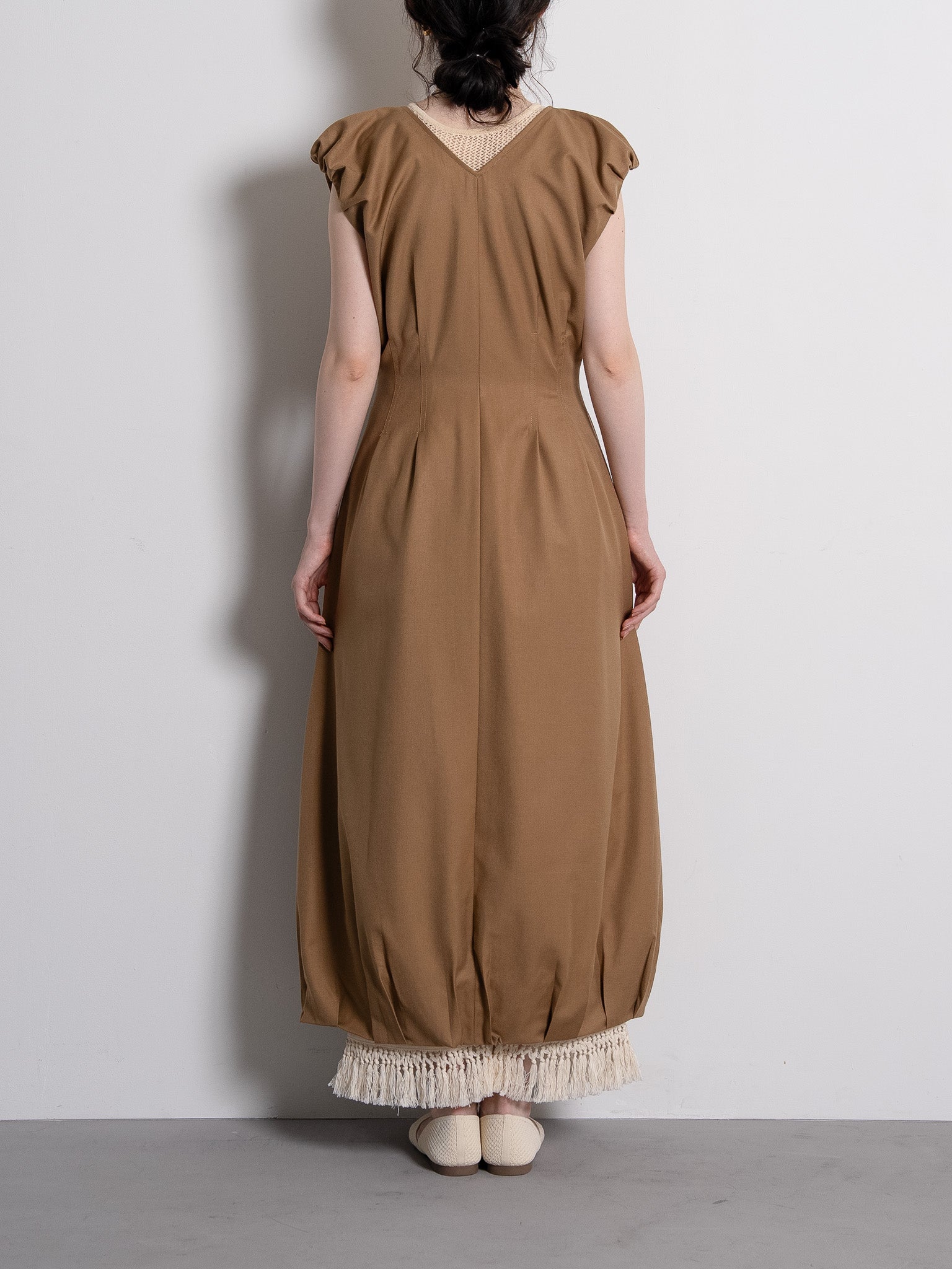 【新品、タグ付き】euw nuance collar gilet / beige nuance collar gilet / beige