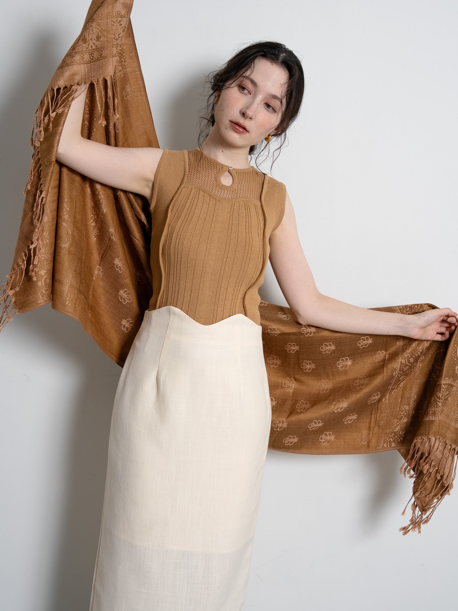 wave design knit tank-top / camel