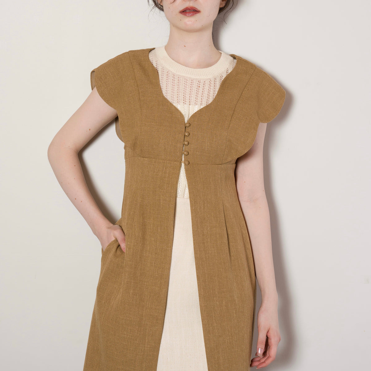 Nuance Collar Gilet / Brown | euw